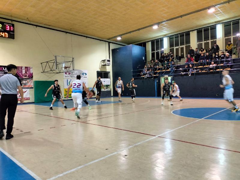 https://www.basketmarche.it/immagini_articoli/01-12-2024/basket-contigliano-supera-atomika-spoleto-correre-600.jpg