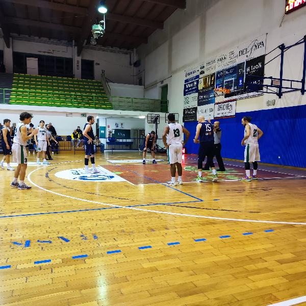 https://www.basketmarche.it/immagini_articoli/01-12-2024/basket-fermo-mani-vuote-trasferta-campo-picchio-civitanova-600.jpg