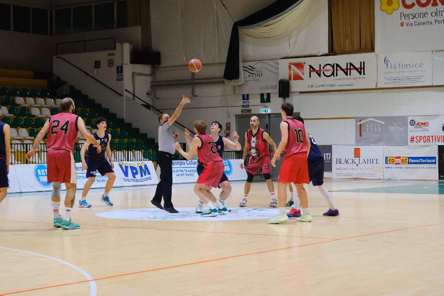 https://www.basketmarche.it/immagini_articoli/01-12-2024/basket-macerata-campo-sporting-pselpidio-arriva-vittoria-fila-600.jpg