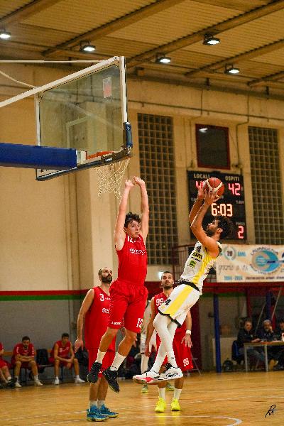 https://www.basketmarche.it/immagini_articoli/01-12-2024/basket-terni-supera-favl-viterbo-vincere-casa-600.jpg