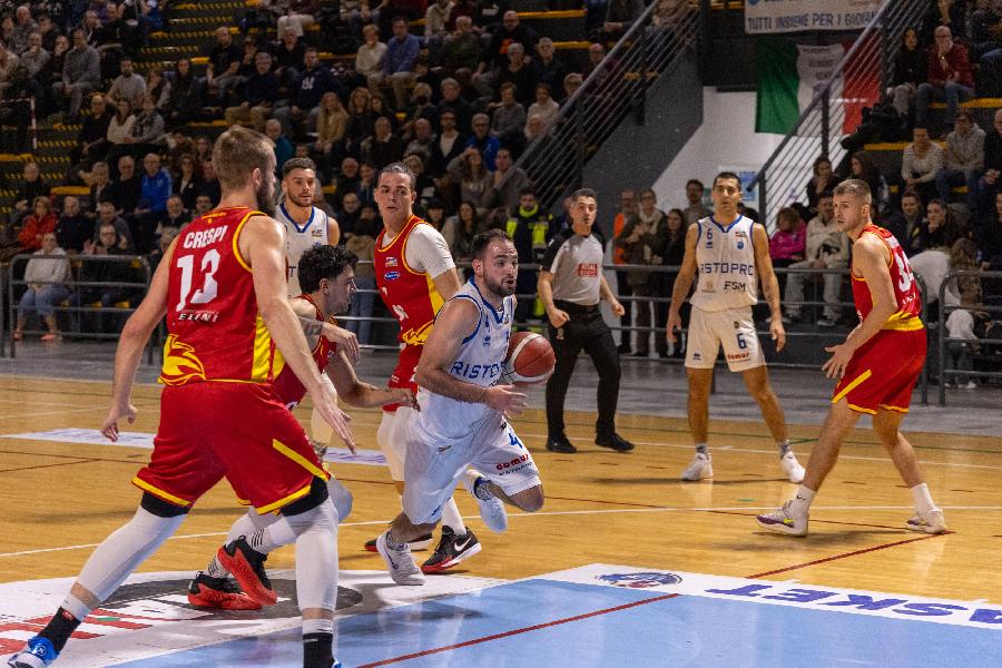 https://www.basketmarche.it/immagini_articoli/01-12-2024/janus-fabriano-supera-basket-ravenna-correre-600.jpg