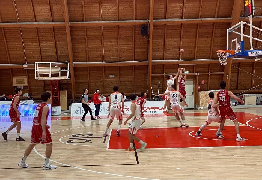 https://www.basketmarche.it/immagini_articoli/01-12-2024/pallacanestro-senigallia-sconfitta-campo-tasp-teramo-dopo-supplementari-600.jpg