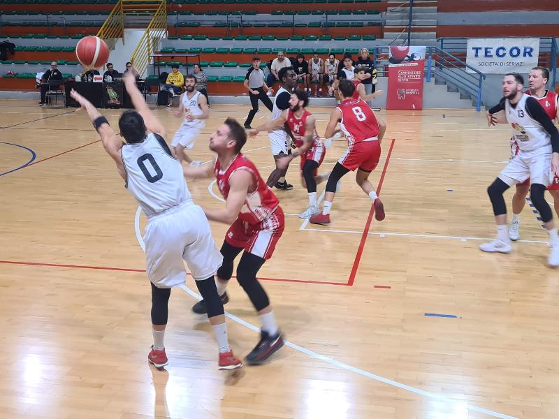 https://www.basketmarche.it/immagini_articoli/01-12-2024/pallacanestro-urbania-espugna-campo-falconara-basket-600.jpg