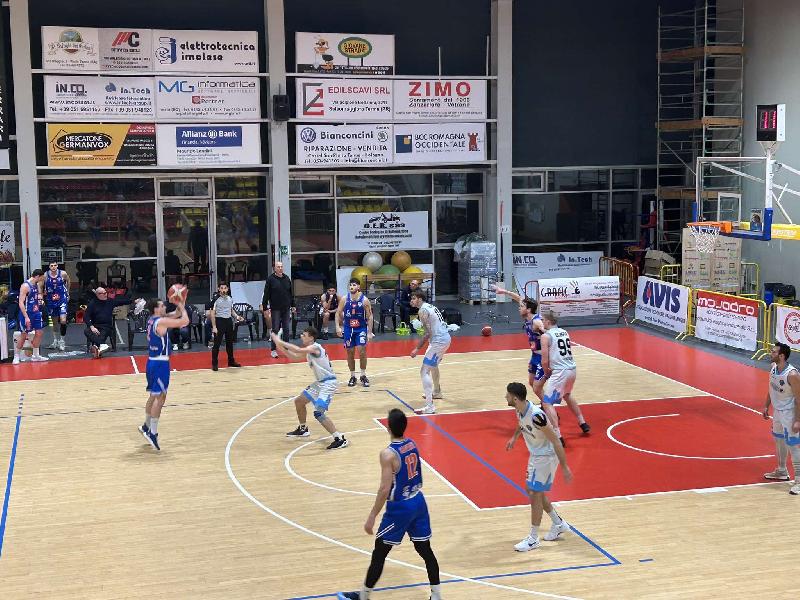 https://www.basketmarche.it/immagini_articoli/02-02-2025/attila-porto-recanati-espugna-senza-problemi-campo-olimpia-castello-600.jpg