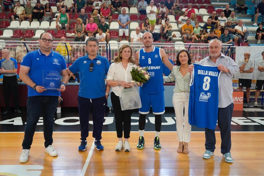 https://www.basketmarche.it/immagini_articoli/02-09-2024/real-sebastiani-rieti-sfiora-colpo-pallacanestro-brescia-600.jpg