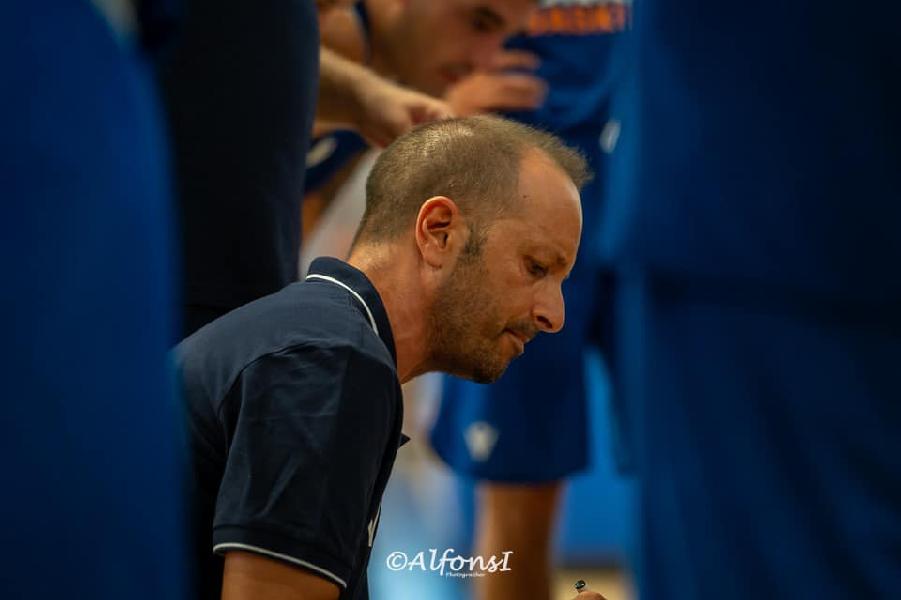 https://www.basketmarche.it/immagini_articoli/02-10-2024/attila-porto-recanati-coach-scalabroni-sconfitta-deve-crescere-600.jpg