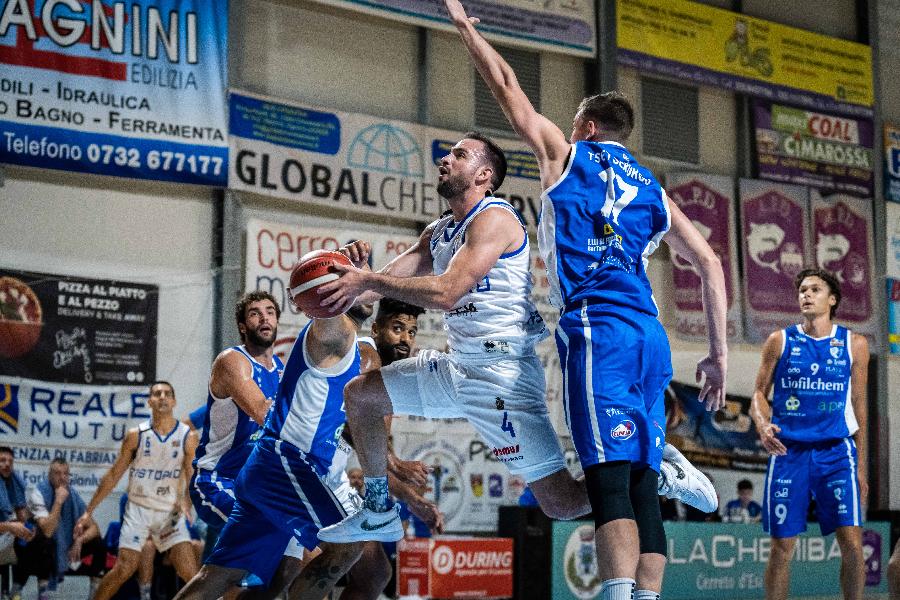 https://www.basketmarche.it/immagini_articoli/02-10-2024/janus-fabriano-sconfitta-volata-pallacanestro-roseto-600.jpg