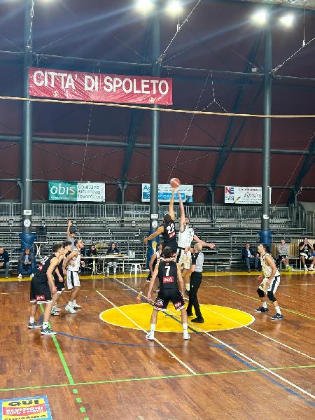 https://www.basketmarche.it/immagini_articoli/02-11-2024/atomika-spoleto-prende-punti-uisp-palazzetto-perugia-600.jpg