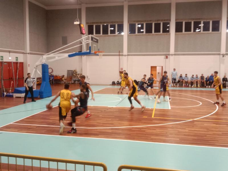 https://www.basketmarche.it/immagini_articoli/02-11-2024/basket-gubbio-vince-abruzzo-antoniana-pescara-600.jpg