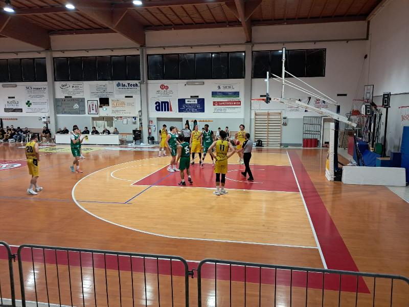 https://www.basketmarche.it/immagini_articoli/02-11-2024/guelfo-basket-segna-batte-stamura-ancona-600.jpg