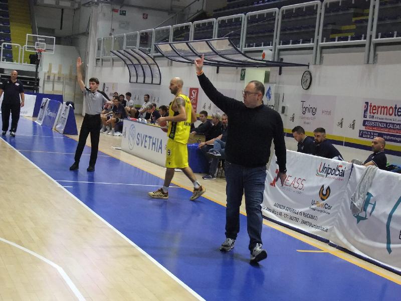 https://www.basketmarche.it/immagini_articoli/02-11-2024/pallacanestro-recanati-coach-chiara-derby-insidioso-civitanova-dimostrato-poter-stare-certo-livello-600.jpg