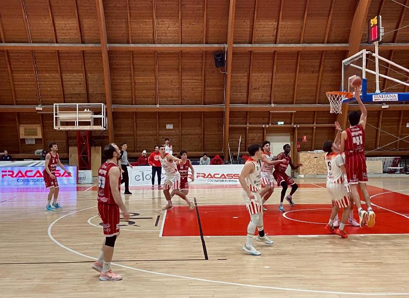 https://www.basketmarche.it/immagini_articoli/02-12-2024/doppio-supplementare-condanna-pallacanestro-senigallia-sconfitta-teramo-600.jpg