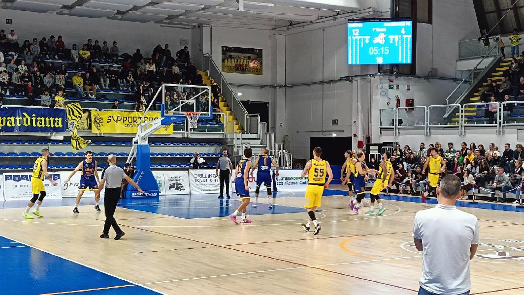 https://www.basketmarche.it/immagini_articoli/02-12-2024/loreto-pesaro-mani-vuote-trasferta-campo-pallacanestro-recanati-600.jpg