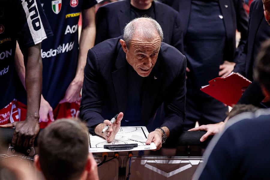 https://www.basketmarche.it/immagini_articoli/03-01-2025/olimpia-coach-messina-siamo-stati-solidi-duri-abbiamo-giocato-insieme-600.jpg