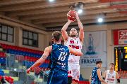 https://www.basketmarche.it/immagini_articoli/03-02-2025/pallacanestro-senigallia-supera-roseto-basket-2020-conquista-punti-play-120.jpg