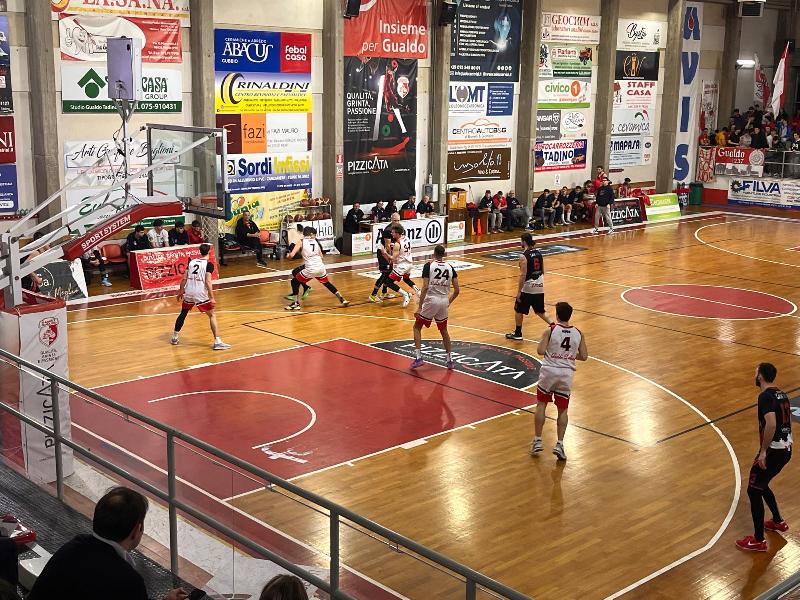 https://www.basketmarche.it/immagini_articoli/03-02-2025/virtus-assisi-sconfitta-match-campo-basket-gualdo-600.jpg