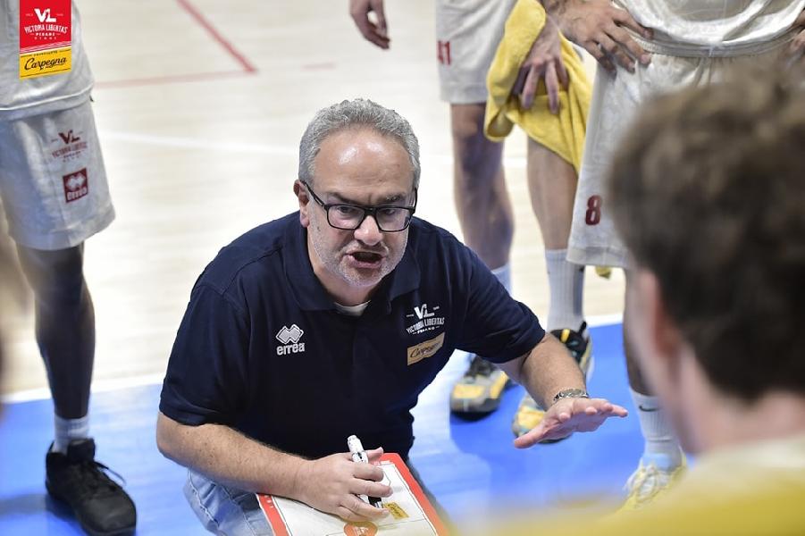 https://www.basketmarche.it/immagini_articoli/03-10-2024/pesaro-coach-sacripanti-siamo-stati-passo-indietro-tutto-dispiace-questa-brutta-prova-600.jpg