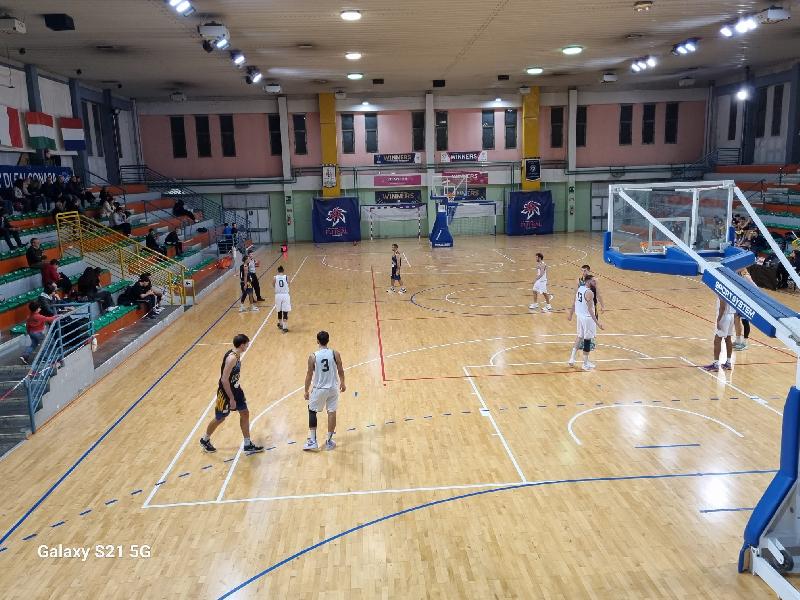 https://www.basketmarche.it/immagini_articoli/03-11-2024/angels-santarcangelo-passano-campo-falconara-basket-restano-imbattuti-600.jpg