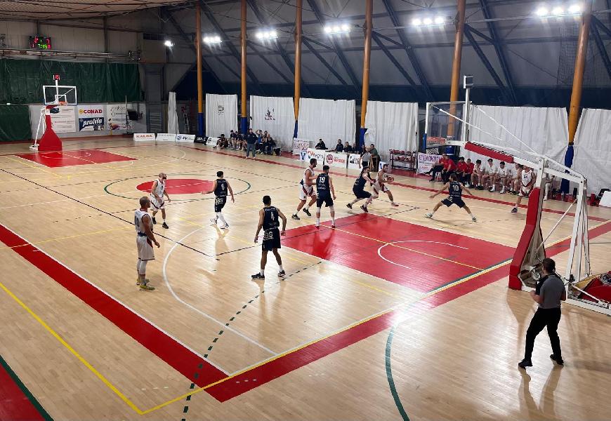 https://www.basketmarche.it/immagini_articoli/03-11-2024/virtus-assisi-rullo-compressore-casa-foligno-600.jpg