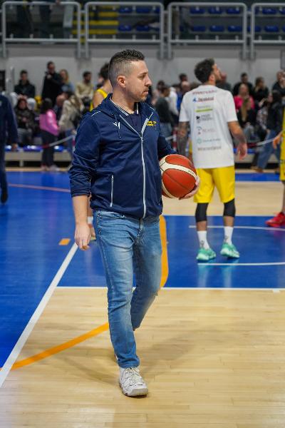 https://www.basketmarche.it/immagini_articoli/03-12-2024/pall-recanati-michele-domesi-vittoria-fondamentale-periodo-molto-fortunato-600.jpg