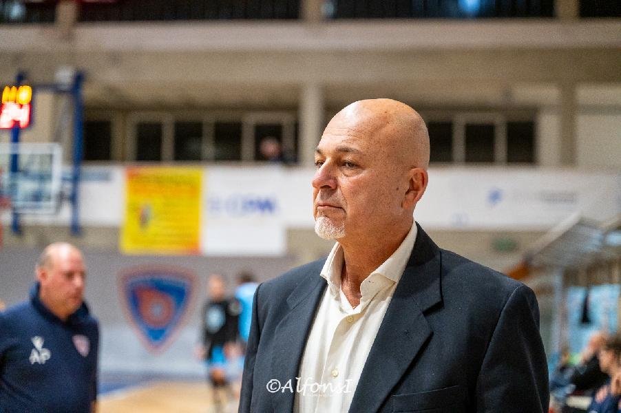 https://www.basketmarche.it/immagini_articoli/04-01-2025/attila-porto-recanati-coach-coen-vincere-dovremo-essere-bravi-combattere-ogni-palla-600.jpg