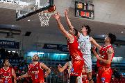 https://www.basketmarche.it/immagini_articoli/04-01-2025/flying-balls-ozzano-espugnano-rimonta-campo-bramante-pesaro-120.jpg