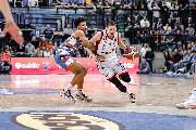 https://www.basketmarche.it/immagini_articoli/04-01-2025/olimpia-milano-perde-pezzi-pistoia-senza-nebo-causeur-shields-leday-120.jpg