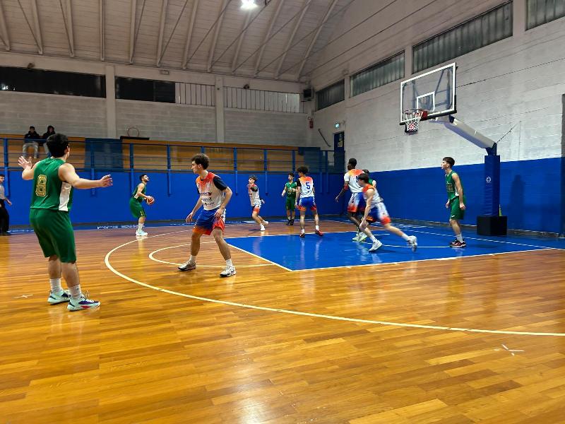 https://www.basketmarche.it/immagini_articoli/04-02-2025/basket-vadese-vince-recupero-campo-basket-jesi-academy-600.jpg