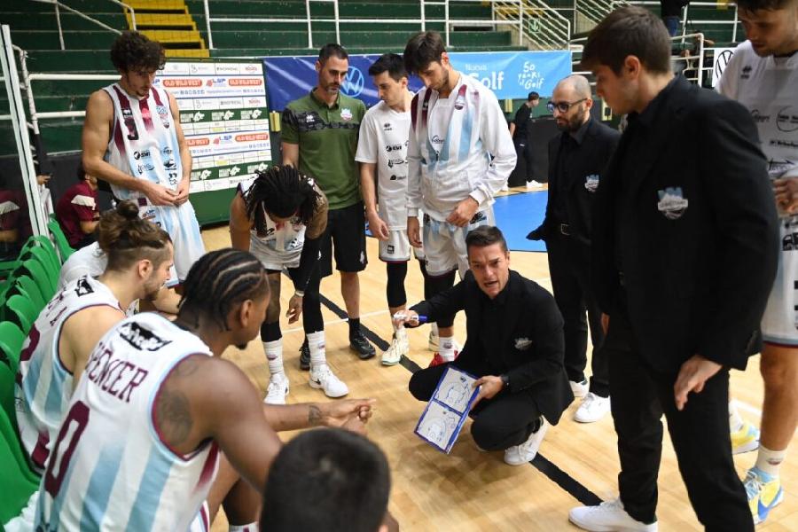 https://www.basketmarche.it/immagini_articoli/04-10-2024/real-sebastiani-coach-rossi-misura-davvero-nostro-livello-molto-stimolante-600.jpg