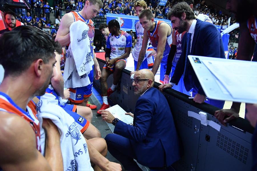 https://www.basketmarche.it/immagini_articoli/04-11-2024/treviso-basket-coach-vitucci-qualche-segnale-positivo-visto-dovremo-essere-continui-600.jpg