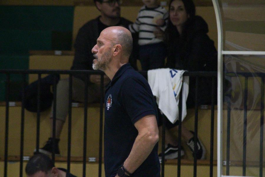 https://www.basketmarche.it/immagini_articoli/04-12-2024/pselpidio-basket-coach-salvatore-dobbiamo-continuare-stessa-umilt-partita-volta-600.jpg