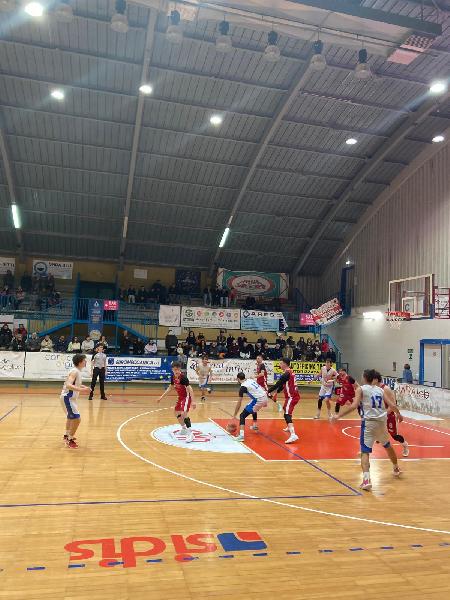 https://www.basketmarche.it/immagini_articoli/05-01-2025/nestor-marsciano-batte-pallacanestro-ellera-vince-coppa-umbria-600.jpg