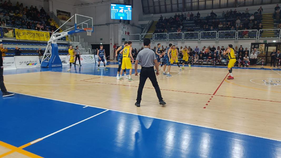 https://www.basketmarche.it/immagini_articoli/05-01-2025/roseto-basket-2020-vince-nettamente-campo-pallacanestro-recanati-600.jpg