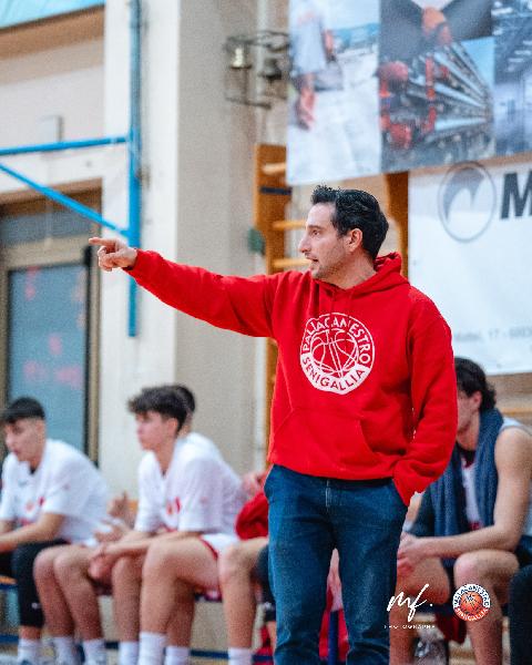 https://www.basketmarche.it/immagini_articoli/05-02-2025/pallacanestro-senigallia-coach-petitto-abbiamo-portato-casa-punti-avendo-spirito-concentrazione-giusta-600.jpg