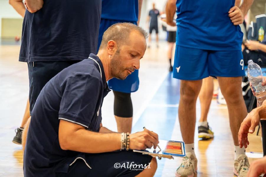 https://www.basketmarche.it/immagini_articoli/05-10-2024/attila-junior-porto-coach-scalabroni-roseto-squadra-forte-fiducia-dobbiamo-riscattarci-600.jpg