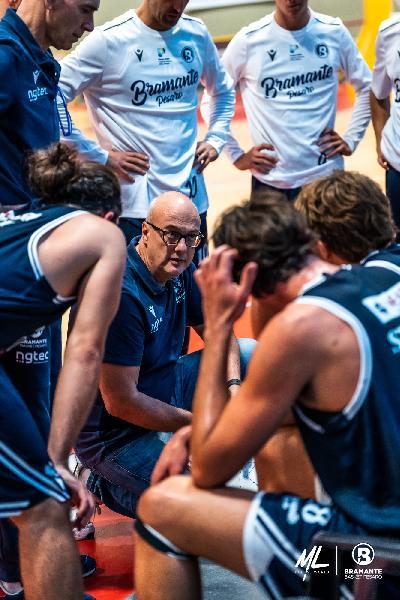 https://www.basketmarche.it/immagini_articoli/05-10-2024/bramante-coach-nicolini-siamo-ricerca-equilibri-matelica-dobbiamo-fare-passo-avanti-600.jpg