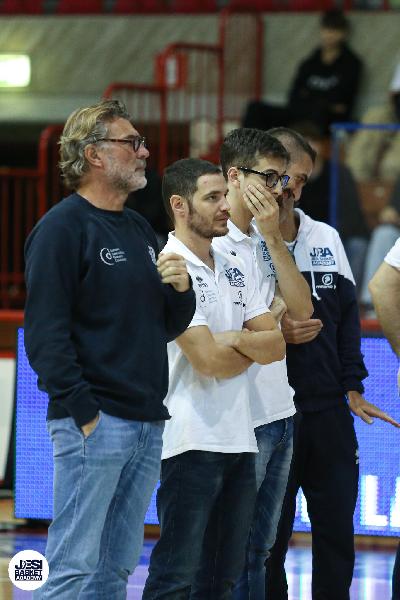 https://www.basketmarche.it/immagini_articoli/05-11-2024/basket-jesi-coach-ghizzinardi-momento-difficile-abbiamo-dimostrato-grande-solidit-mentale-600.jpg