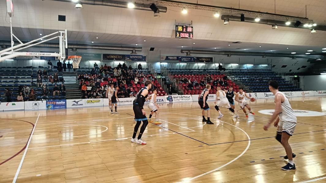 https://www.basketmarche.it/immagini_articoli/06-01-2025/loreto-pesaro-domina-olimpia-castello-2010-testa-classifica-600.jpg