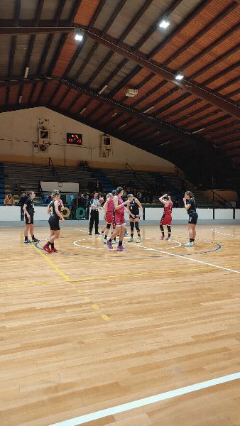 https://www.basketmarche.it/immagini_articoli/06-01-2025/niente-fare-basket-2000-senigallia-campo-valdarno-600.jpg