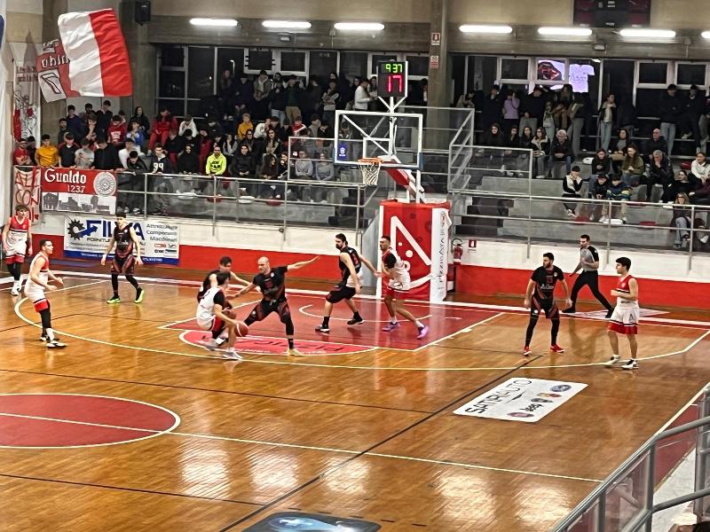 https://www.basketmarche.it/immagini_articoli/06-02-2025/basket-gualdo-coach-paleco-stata-bellissima-partita-tempo-abbiamo-alzato-intensit-difensiva-600.jpg