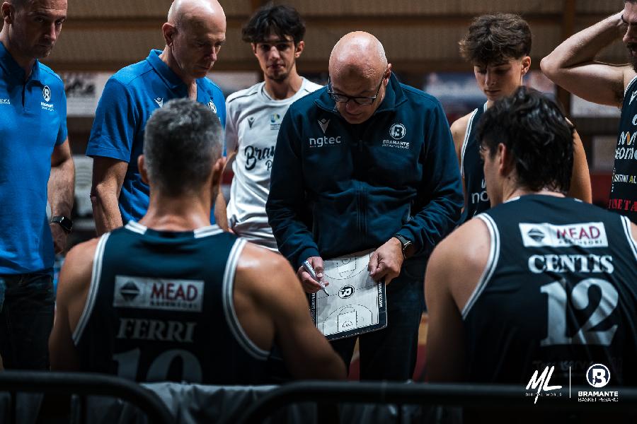 https://www.basketmarche.it/immagini_articoli/06-11-2024/bramante-coach-nicolini-dobbiamo-esprimerci-decisamente-meglio-quanto-fatto-finora-600.jpg