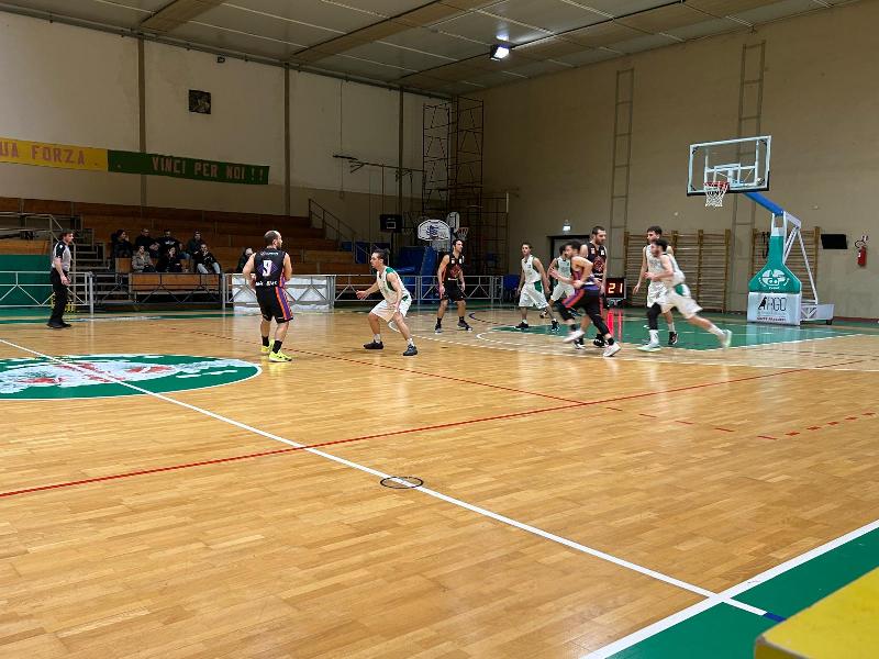 https://www.basketmarche.it/immagini_articoli/06-12-2024/basket-vadese-supera-autorit-pesaro-basket-600.jpg