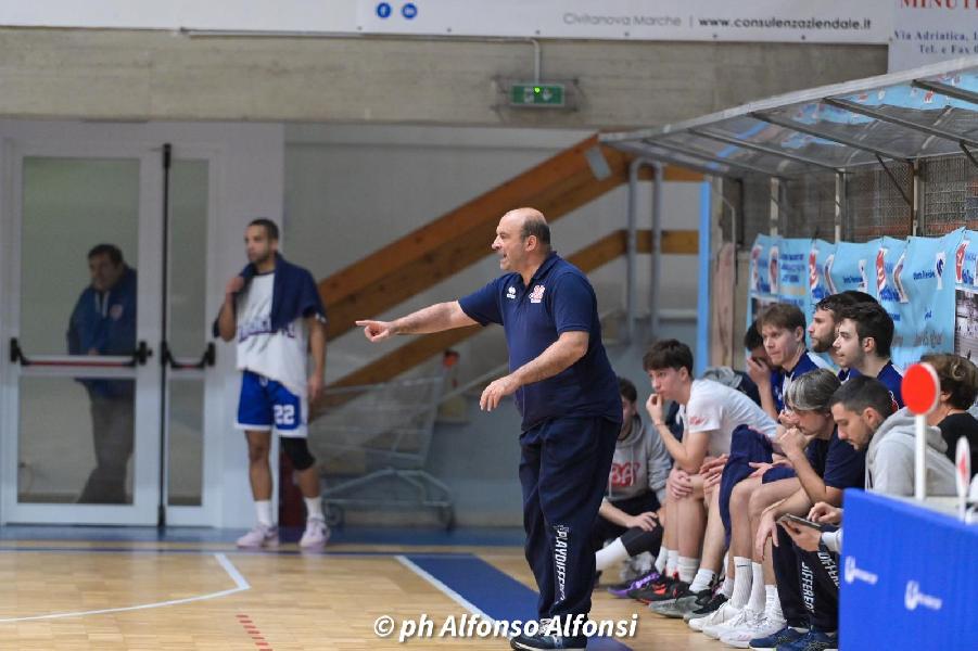 https://www.basketmarche.it/immagini_articoli/07-01-2025/valdiceppo-coach-filippetti-senigallia-meritato-vittoria-stata-affamata-600.jpg