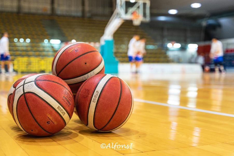 https://www.basketmarche.it/immagini_articoli/07-02-2025/provvedimenti-disciplinari-dopo-recupero-basket-jesi-academy-basket-vadese-squalificato-600.jpg