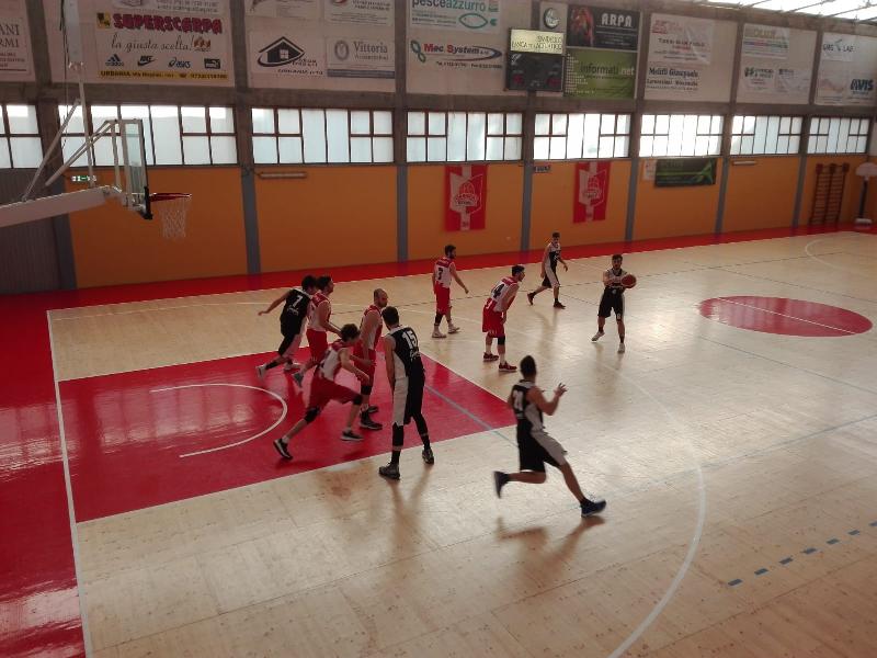 https://www.basketmarche.it/immagini_articoli/07-04-2019/pallacanestro-acqualagna-cade-campo-basket-durante-urbania-chiude-posto-600.jpg