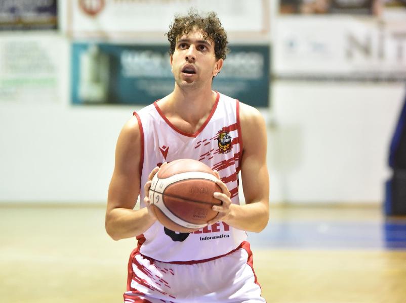 https://www.basketmarche.it/immagini_articoli/07-10-2024/botta-tremenda-vigor-matelica-lungo-stop-alessio-mazzotti-600.jpg