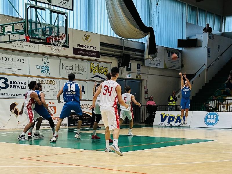 https://www.basketmarche.it/immagini_articoli/07-10-2024/esordio-amaro-porto-sant-elpidio-basket-punti-vanno-pallacanestro-urbania-600.jpg