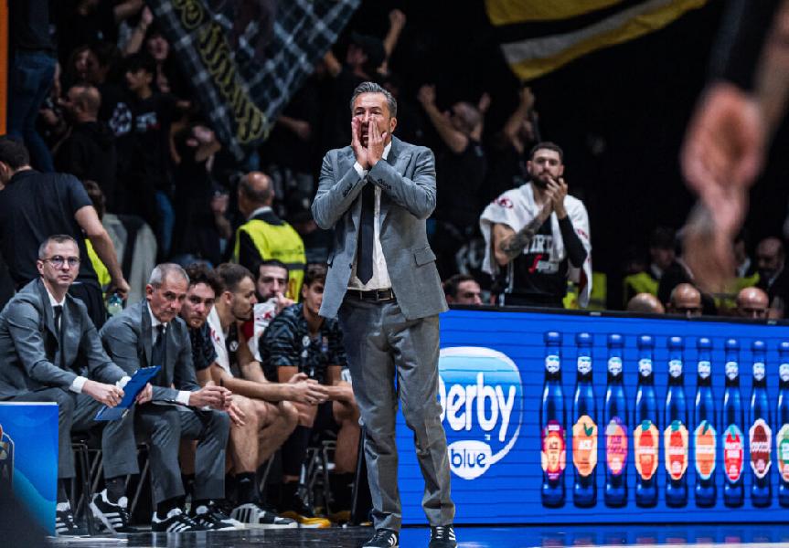 https://www.basketmarche.it/immagini_articoli/07-10-2024/virtus-coach-banchi-continuiamo-lavorare-cercare-equilibri-servono-essere-competitivi-600.jpg