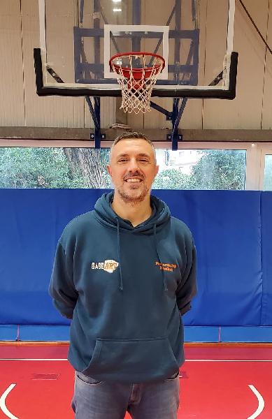 https://www.basketmarche.it/immagini_articoli/07-11-2024/pisaurum-coach-contigiani-siamo-soddisfatti-risultato-prestazione-soprattutto-difensiva-600.jpg