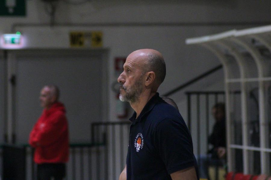 https://www.basketmarche.it/immagini_articoli/07-11-2024/pselpidio-basket-coach-salvatore-questa-squadra-piace-passarsi-palla-sono-forme-egoismo-600.jpg